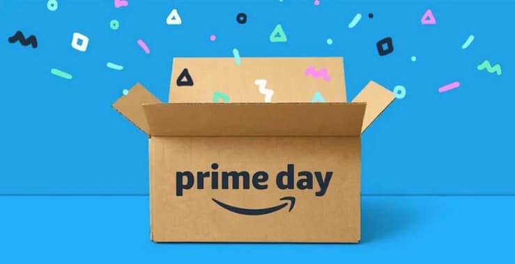 scatola su sfondo blu, prime day sconti amazon