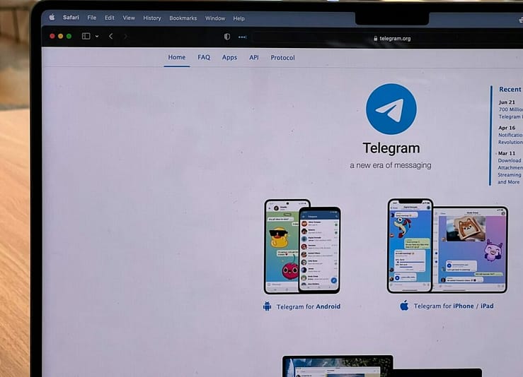 schermo del computer con menu telegram